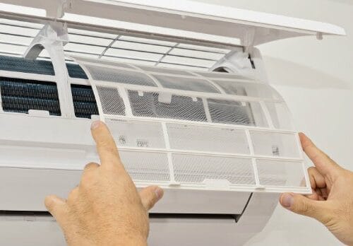 Quais os principais aspectos que devo considerar na manutenção do ar-condicionado