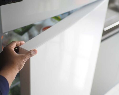 Sua geladeira não gela a parte de baixo? Confira 8 dicas!